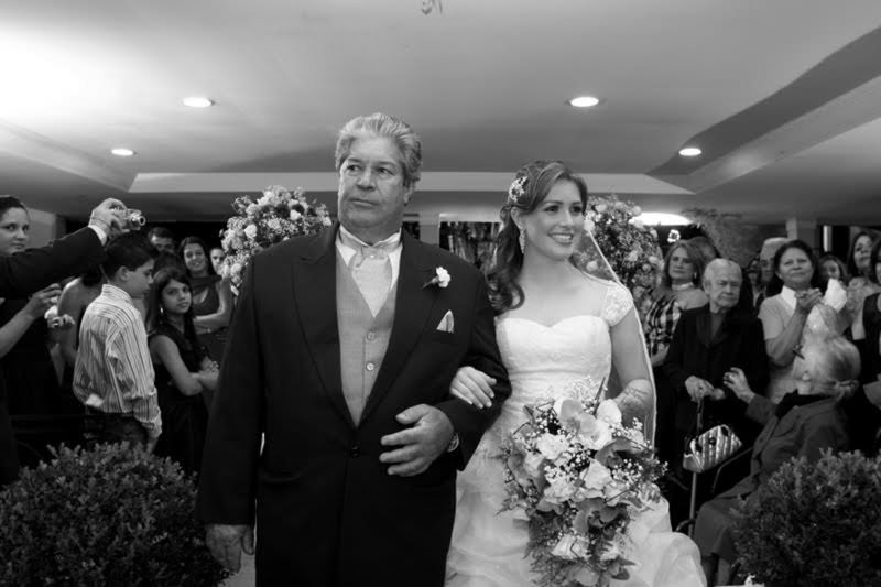Deu tudo errado no meu casamento... e isso foi ótimo! Deu tudo errado no meu casamento... e isso foi ótimo!